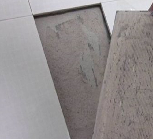 莲池瓷砖空鼓维修公司分享瓷砖铺贴时如果打浆（即涂抹在瓷砖背面和基层上的砂浆或瓷砖胶）过少，会带来以下问题